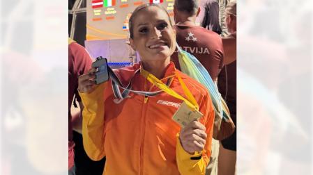 Estefanía Unzu Ripoll, con su oro y su plata tras el Mundial de 100 kilómetros en Ames (Galicia)