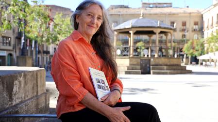 Marina Aoiz Monreal, retratada este martes en Tafalla, localidad en la que nació y donde reside y en la que el viernes 25 de septiembre presenta su última obra, 'Sé coser y tengo una vaca'