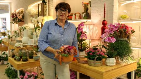 Uxua Cierbide, en la floristería que regenta desde hace 39 años