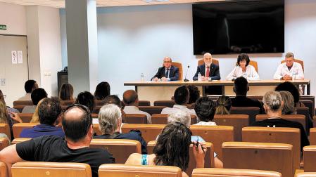 Un momento de la reunión mantenida en el Hospital García Orcoyen