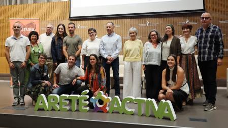 Promotores, colaboradores y participantes en el proyecto Gustura, que ha trabajado sobre la convivencia en zonas rurales