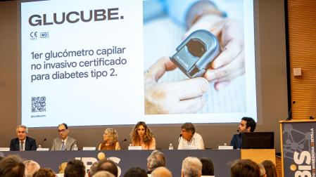 Glucube mide la glucosa sin necesidad de pinchazos y extracción de sangre en pacientes de diabetes tipo 2 y es el primero del mundo esta categoría en obtener la certificación bajo el Reglamento Europeo de Productos Sanitarios que verifica su seguridad y eficacia clínica