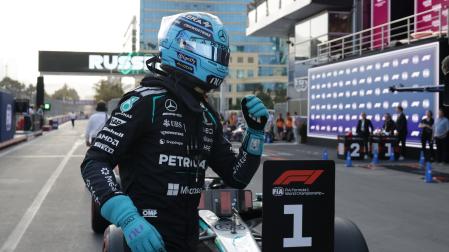 George Russell celebra la 'pole' en el Gran Premio de Azerbaiyán