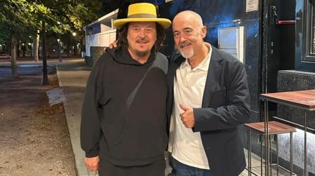 El cantante Zucchero y el cocinero Martín Iturri