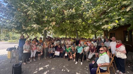 Participantes en las peculiares olimpiadas celebradas este 25 de septiembre en los jardines de San Jerónimo, en Estella.