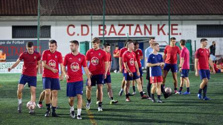 Los jugadores del Baztan lucen una camiseta en homenaje a Gorka Goñi