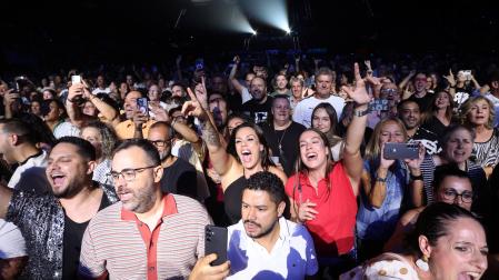 El público de las primeras filas vibró con las canciones de Mónica Naranjo