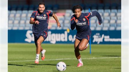 Los dos franceses, acelerando a alta intensidad en el campo de entrenamiento