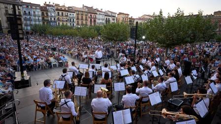 Salida de la comparsa y actuación de La Pamplonesa en San Fermín Txikito 2026, actos del sábado 26 de septiembre