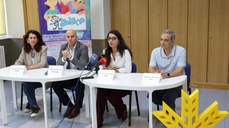 Cristina Delgado Matarranz (presidenta de ADANO), Javier Martínez Lasa (Acción Social de Caja Rural de Navarra), Ana Carolina Andrade Biaggi (UPNA) y Fermín Mallor Giménez (UPNA)