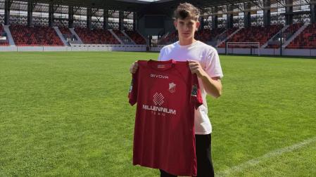 El pamplonés Raúl Chasco, presentado como nuevo futbolista del FK Dubočica