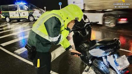 Un motorista herido tras una colisión con un coche en Olaz
