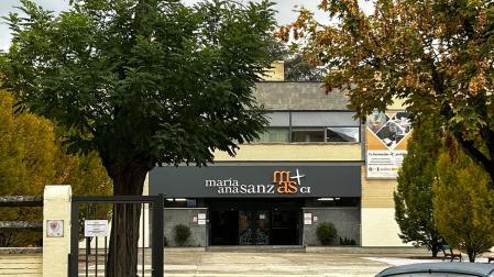 Acceso principal al centro integrado María Ana Sanz, de la Txantrea de Pamplona