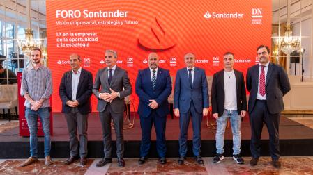 Desde la izquierda: Nacho Martínez (experto en IA y GEO), Alfonso Sánchez Tabernero (exrector UN y Fundación Hermes), Carlos Blesa Ramírez (Banco Santander), José Luis Arasti (Gobierno de Navarra), José Manuel Erro (Grupo La Información), Eduardo Lazaro (Kenodo y Crowd Legal) y Joaquín Castiella (Grupo Lexa).