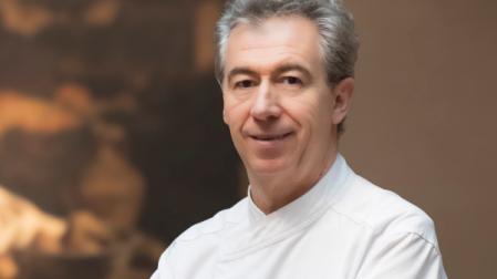 Javier Díaz Zalduendo es el jefe de cocina del Restaurante Alhambra desde hace 28 años