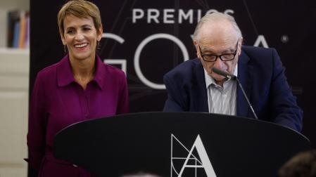 El presidente de la Academia de Cine, Fernando Méndez-Leite, acompañado de la presidenta de Navarra María Chivite, este miércoles en Madrid.