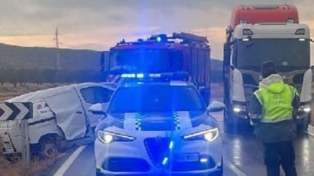 Foto del lugar en el que un vehículo se ha salido de la vía en la NA-624, en el término de Peralta