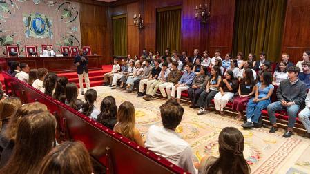 Los estudiantes, durante el acto de entrega de las Becas Alumni en la Universidad de Navarra