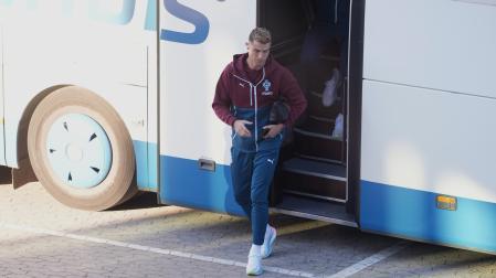 Cristiano Ronaldo, su llegada a la sesión de entrenamiento en el estadio Parken de Copenhage donde este jueves se enfrentan Portugal y Dinamarca