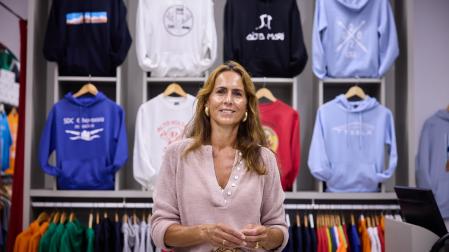 María Martínez de Murguía Zaratiegui, en su tienda de Pamplona.