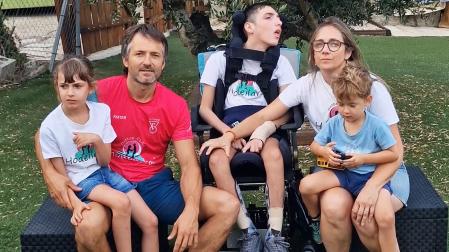 Los padres Joseba y Joana, junto a Hodei, Ilargi y Eki