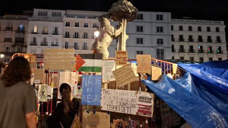Tensa calma en la acampada de Sol a la espera de la votación del mediodía en el Congreso