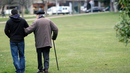 CUIDADOR anciano