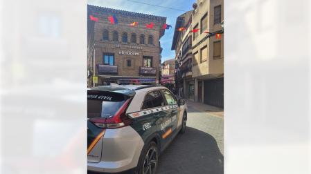 Un vehículo de la Guardia Civil en Corella