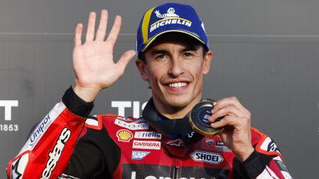 El piloto español Marc Márquez celebra su victoria en la carrera al esprint de MotoGP del Gran Premio de Japón