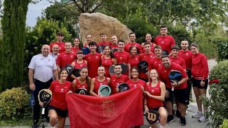 Las selecciones masculina y femenina de Navarra celebran el ascenso a Primera División Absoluta Nacional