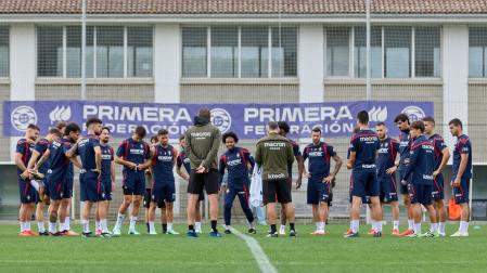 La plantilla de Osasuna y el cuerpo técnico, este sábado en Tajonar