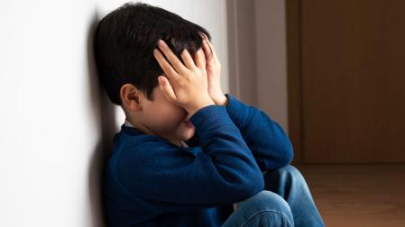 La investigación ha encontrado que una baja tolerancia a la frustración durante la infancia se relaciona con determinadas conductas, como una mayor expresión de ira o agresividad