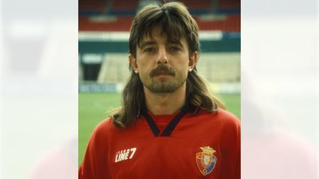 Ziober, con la camiseta rojilla en El Sadar