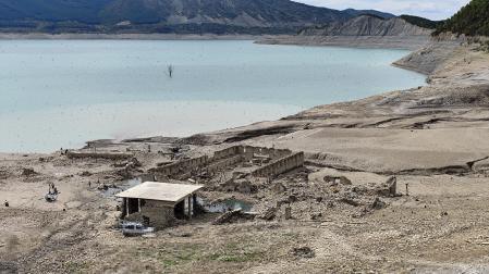 La reserva de agua de los embalses navarros sigue descendiendo esta semana. En la imagen, vista de Yesa el pasado domingo 4 de octubre