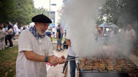 Celebración y gastronomía se citaron este martes, 6 de octubre. en las fiestas de Villava con la costillada popular