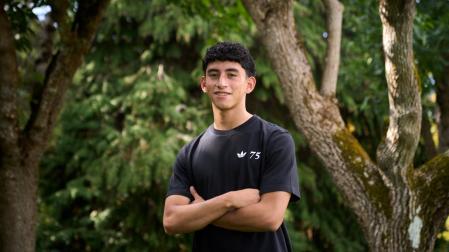 Iker Quintero, jugador del Basconia, segundo equipo filial del Athletic de Bilbao, en el Parque Uranga de Burlada.