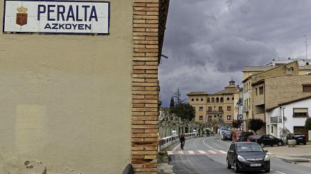 Imagen del acceso a Peralta desde la travesía