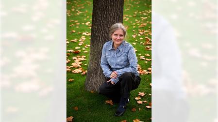 Marion Poschmann, junto a un árbol ayer en la zona de Baluarte