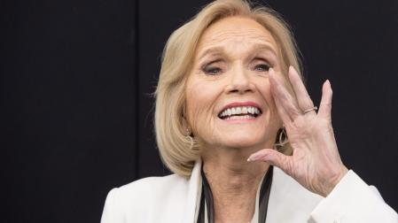 Fotografía de archivo del 11 de febrero de 2014 de la actriz estadounidense Eva Marie Saint saludando durante un evento en Nueva York