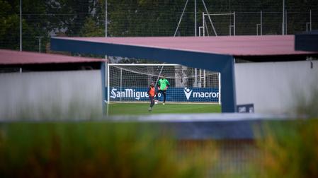 Sergio Herrera y Rosier, en una foto tomada este miércoles desde el exterior de las instalaciones