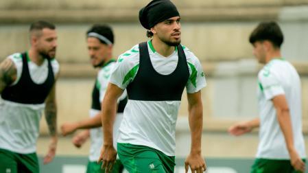 Abde, en un entrenamiento con el Betis