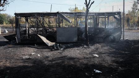 El impacto de una bomba aérea guiada rusa en una parada de autobús en Kramatorsk ha matado a, al menos, 30 personas, y otras 18 han resultado heridas