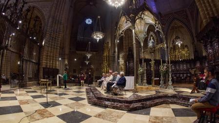 El arzobispo Florencio Roselló dirigió la oración en la catedral de Pamplona en honor a San Francisco de Asís en el 800 aniversario de su muerte