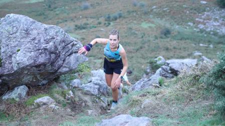 Maddalen Jiménez, corredora de Bera, se ha proclamado vencedora en los 22 kilómetros de la carrera de Urdazubi-Urdax