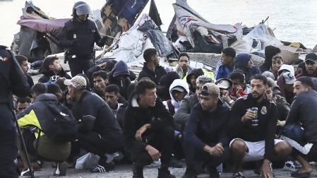 Desalojo a primera hora de este domingo de migrantes en la antigua fábrica de Guano