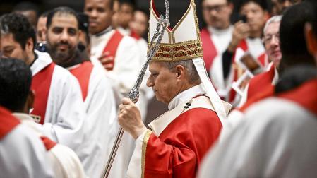 El Papa León XIV preside una misa por la inaguración del año académico en la Universidad Pontificia en la plaza de San Pedro, en el Vaticano