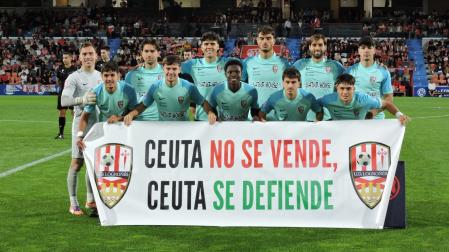 La formación de la UD Logroñés este lunes en el Anxo Carro de Lugo. Arriba a la derecha, Anai Morales