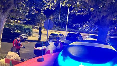 Momento de las identificaciones y posterior detención de un varón por tráfico de drogas en el barrio de San Jorge