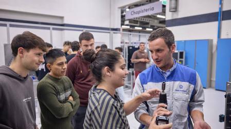 La participación femenina se fomenta con una beca de 9 euros por día de asistencia a la formación