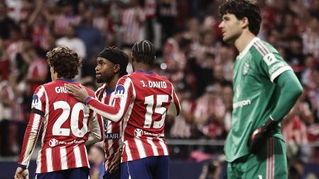 Los jugadores del Atlético de Madrid celebran el segundo gol
